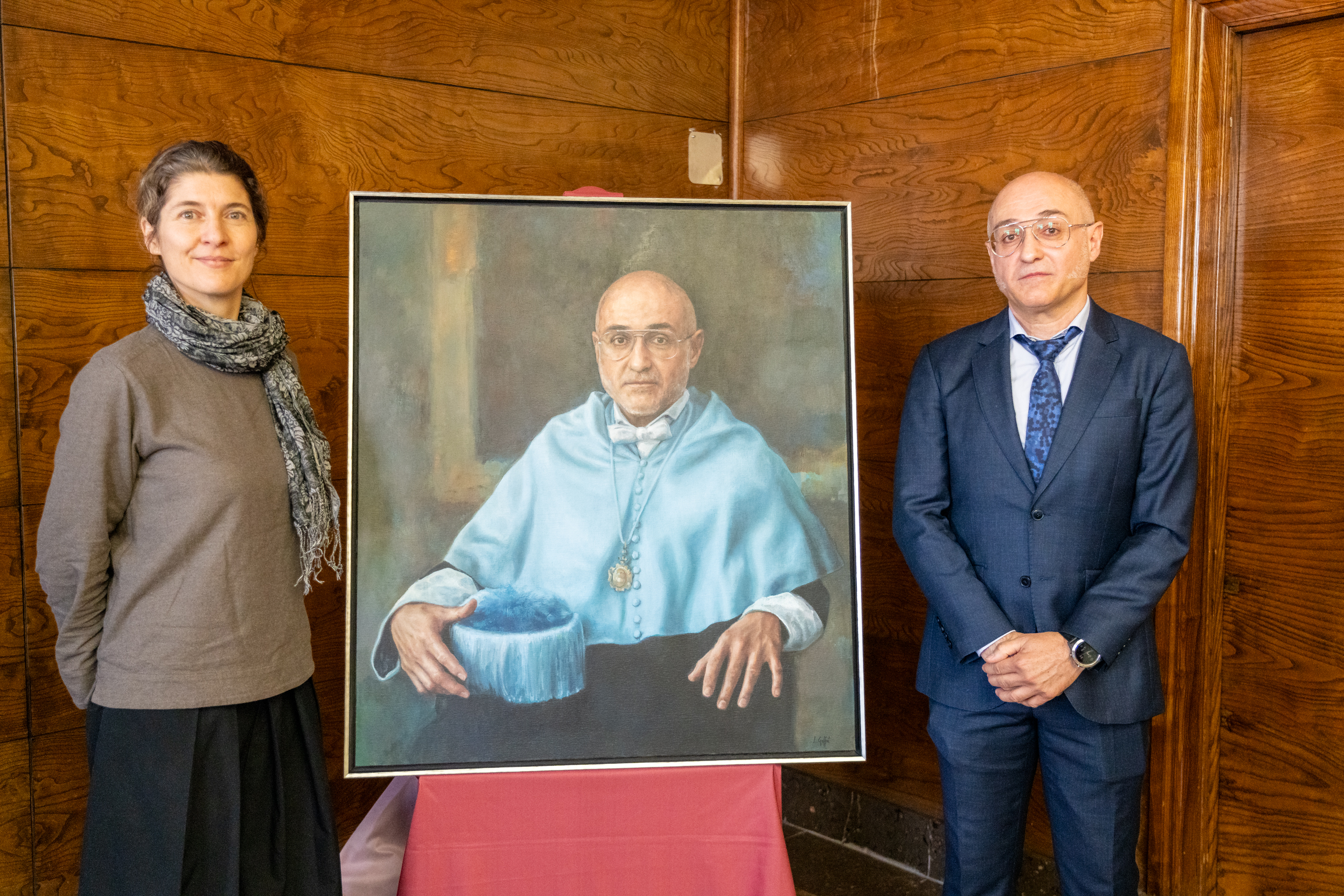La pintora Dª Lucie Geffré posando con Juan Antonio Valor Yébenes
